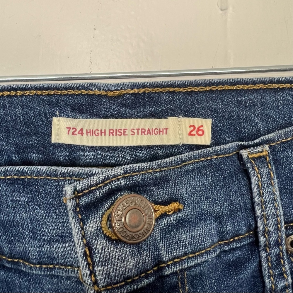 Levi's 724 High Rise Straight Jeans Size 26 / 2 Mid Wash Stretch Long Inseam - Picture 2 of 4